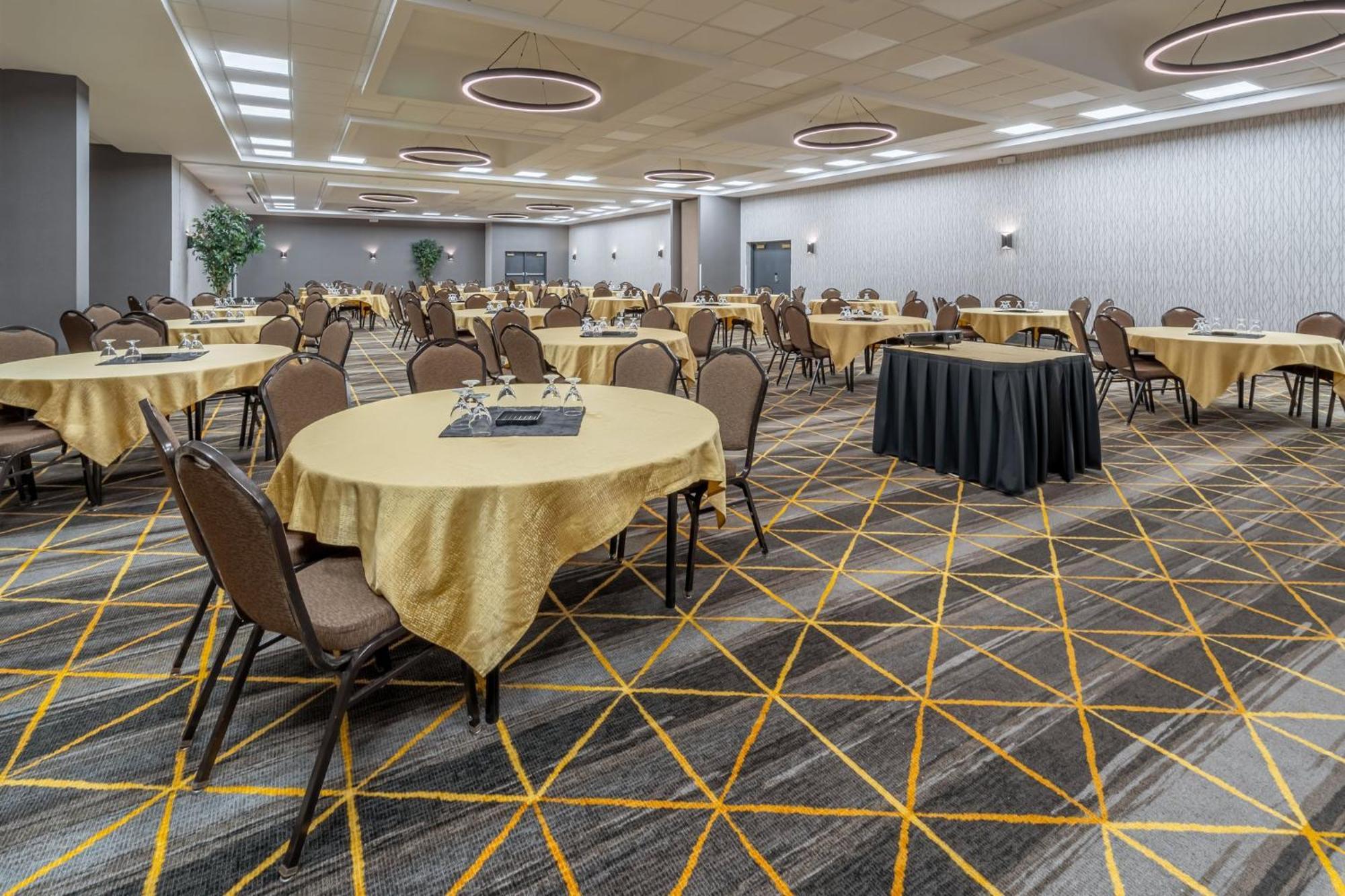 Holiday Inn & Suites Wausau-Rothschild By Ihg Buitenkant foto
